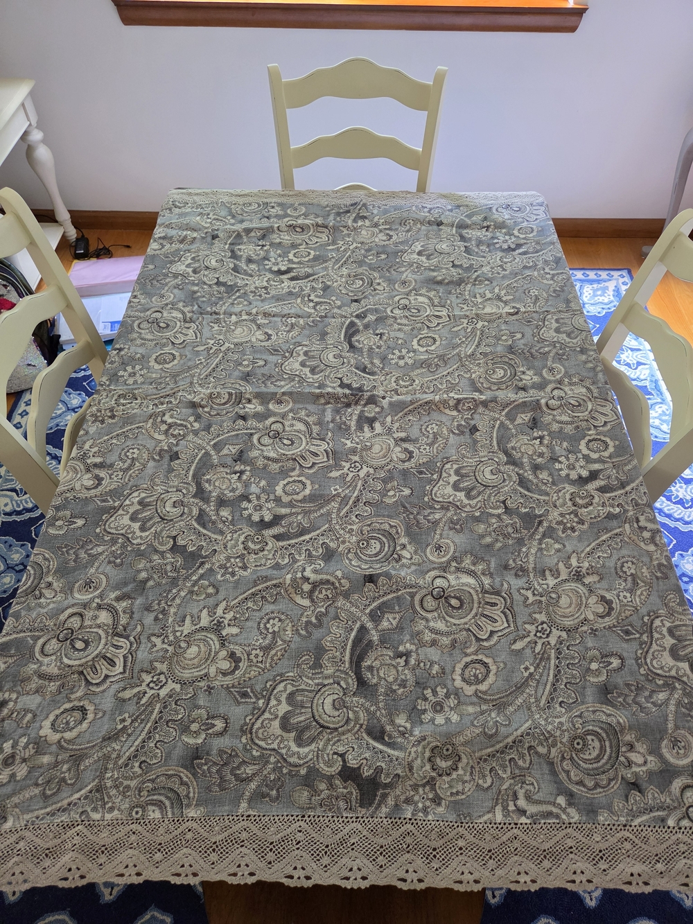 April Cornell Linen Lace-Trim Tablecloth